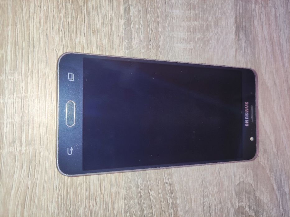 Smartfon Samsung Galaxy j 5