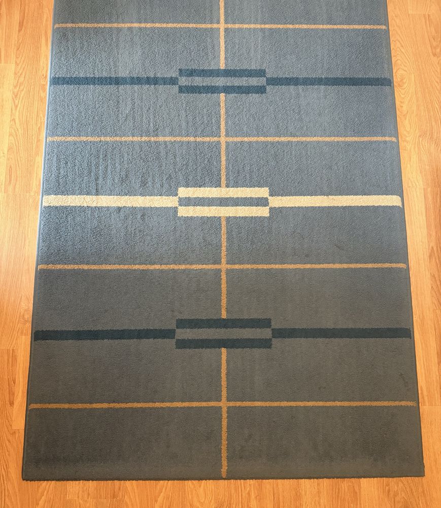 Carpete azul e creme