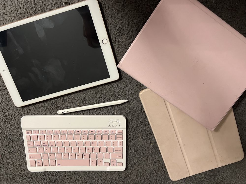 Tablet iPad 8th generacji rose gold 32 GB wifi