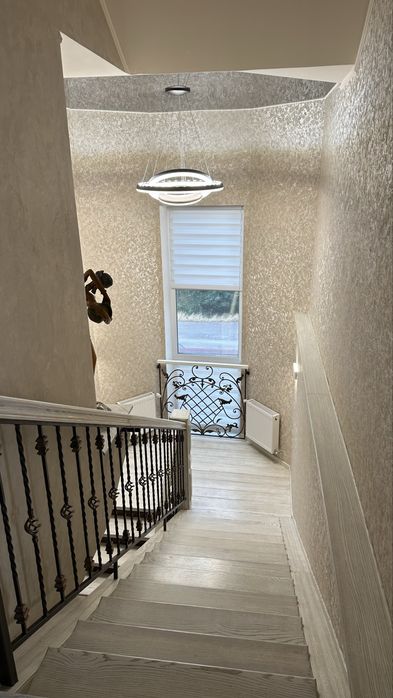 Продається просторий будинок з ландшафтною ділянкою|10 соток|266,6м2