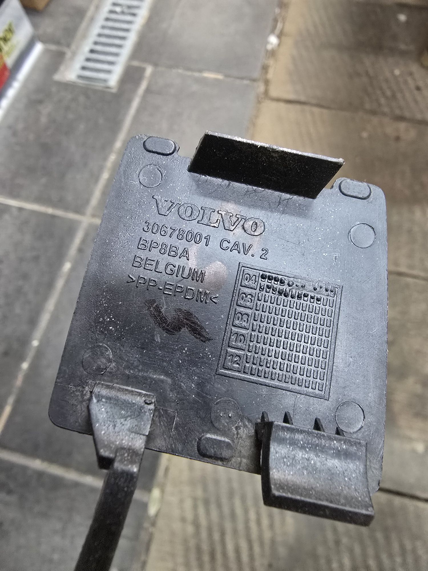 Zaślepka zderzaka tylnego volvo V50 S40 kolor 463