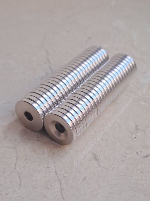 Крепежный неодимовый Магнит NdFeB с зенковкой D18-d5/2,5 мм N38