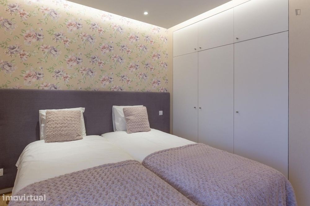 93356 - Quarto com várias camas em apartamento...