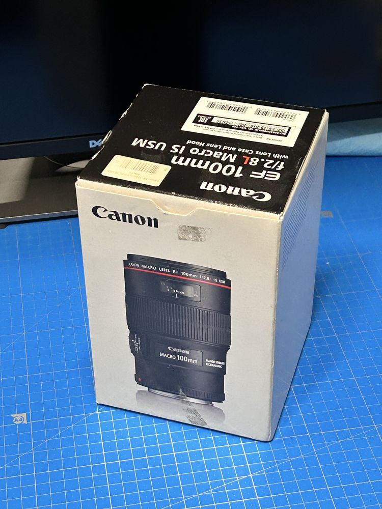 Canon ef 100mm f2.8 L macro is