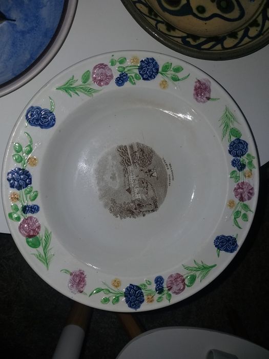 Cztery,stare,ceramiczne talerze z sygnaturami recznie malowane