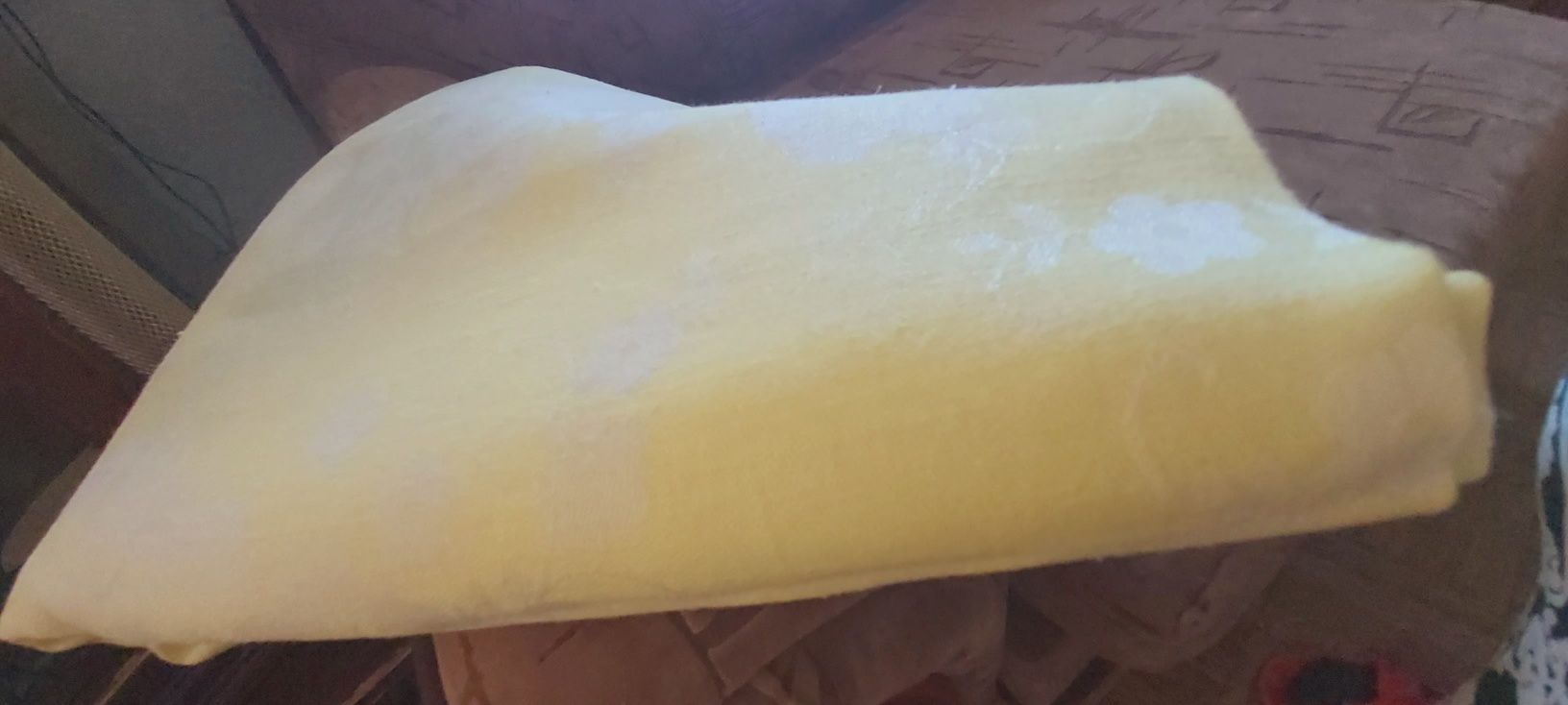 Продам скатерть из льна, покрывало,большую 1 40/2.60 см. лимонный цвет
