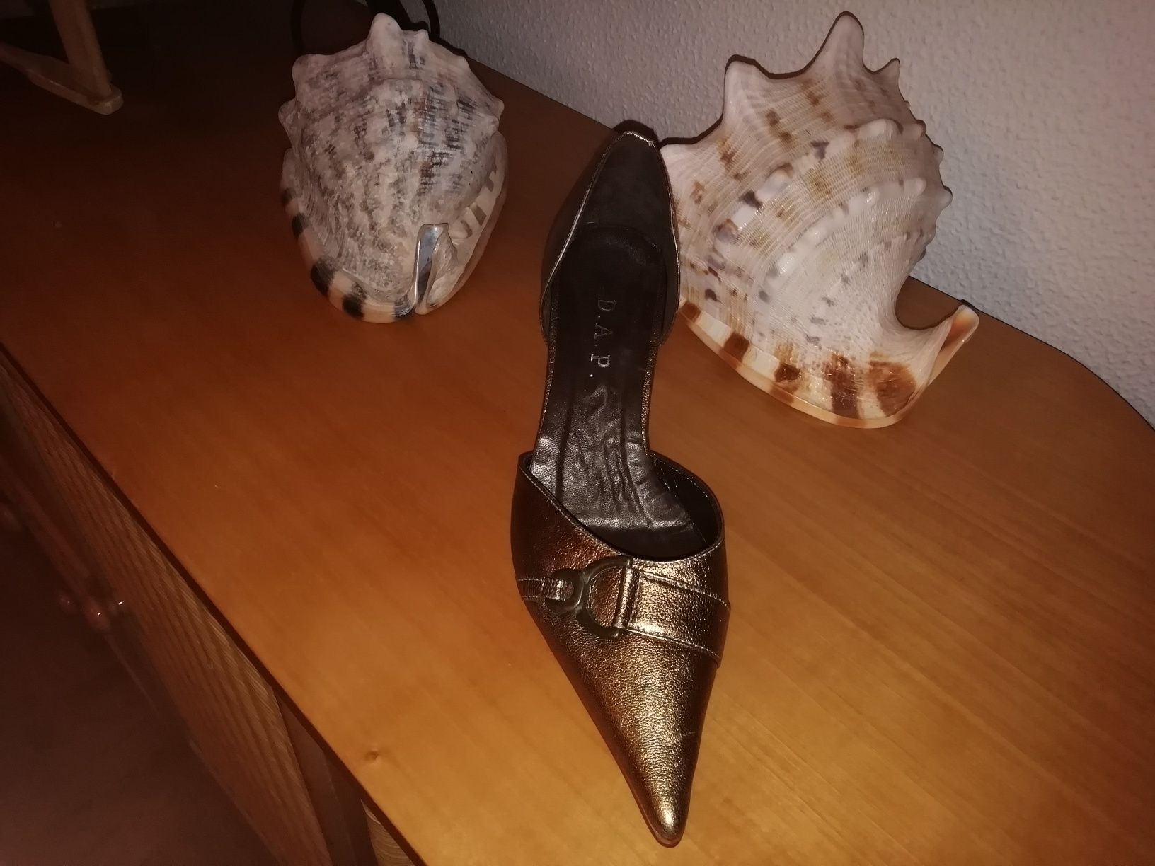 Sapato de senhora novos todos em bronze metalizado