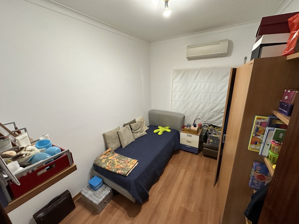 Quarto Interforma: cama + roupeiro + mesa cabeceira + prateleira