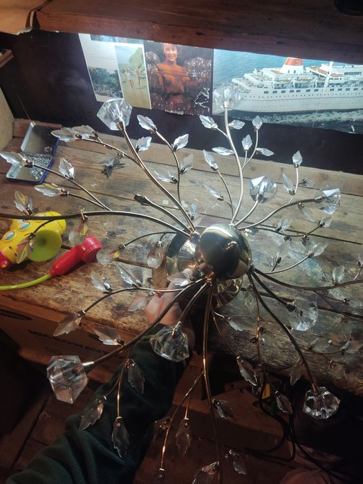 Продам люстру під галогенні лампочки