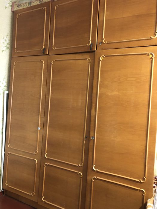 Шифоньер трехстворчатый