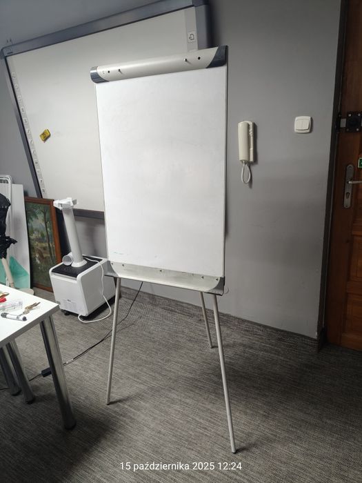 Flipchart o wymiarach 60*90 cm, używany. 

Posiadam 2 sztuki

Doskonał