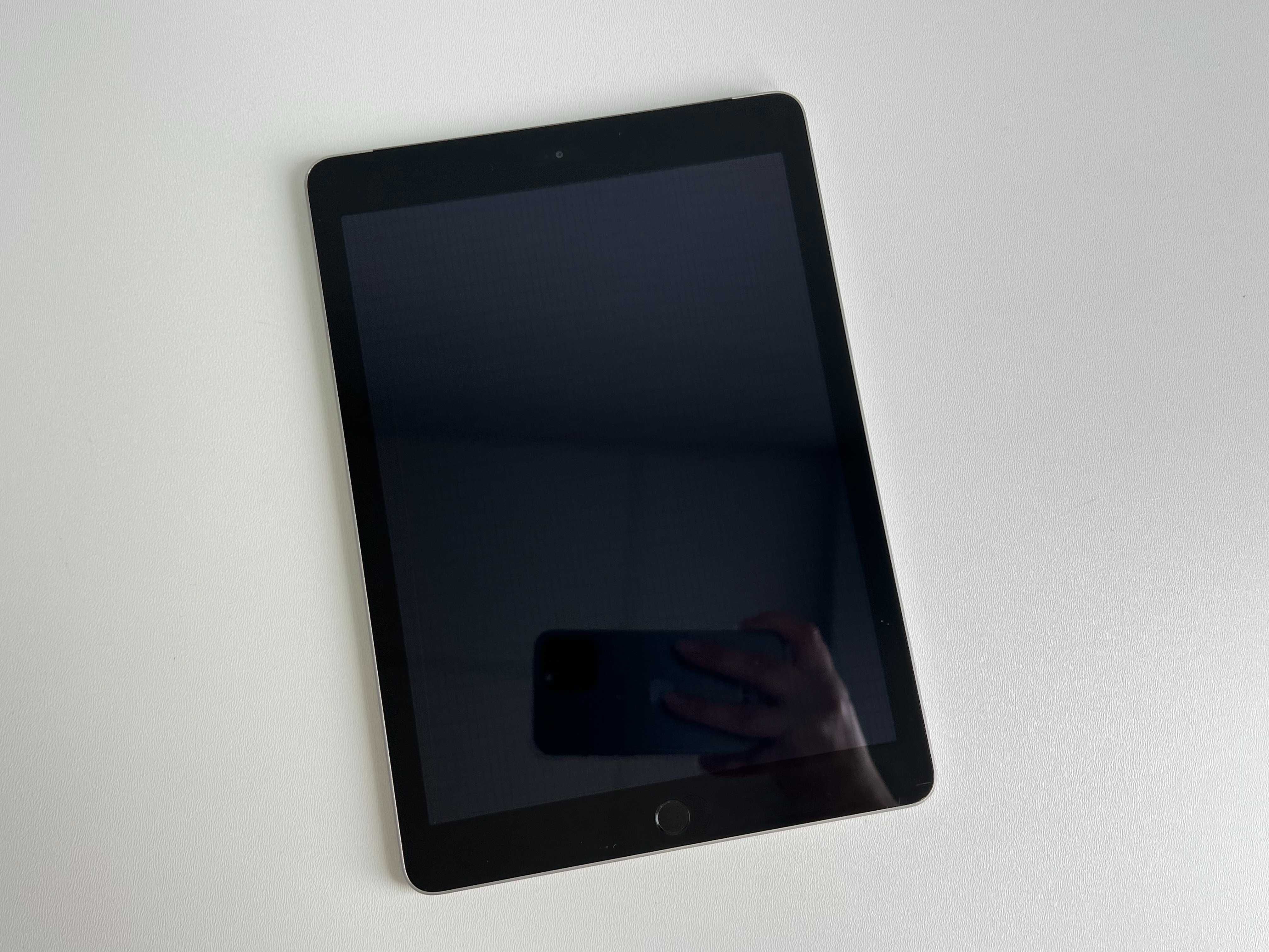 Планшет Apple iPad 9.7 (5-gen) 32Gb Space Gray A1823 Wi-Fi + 4G