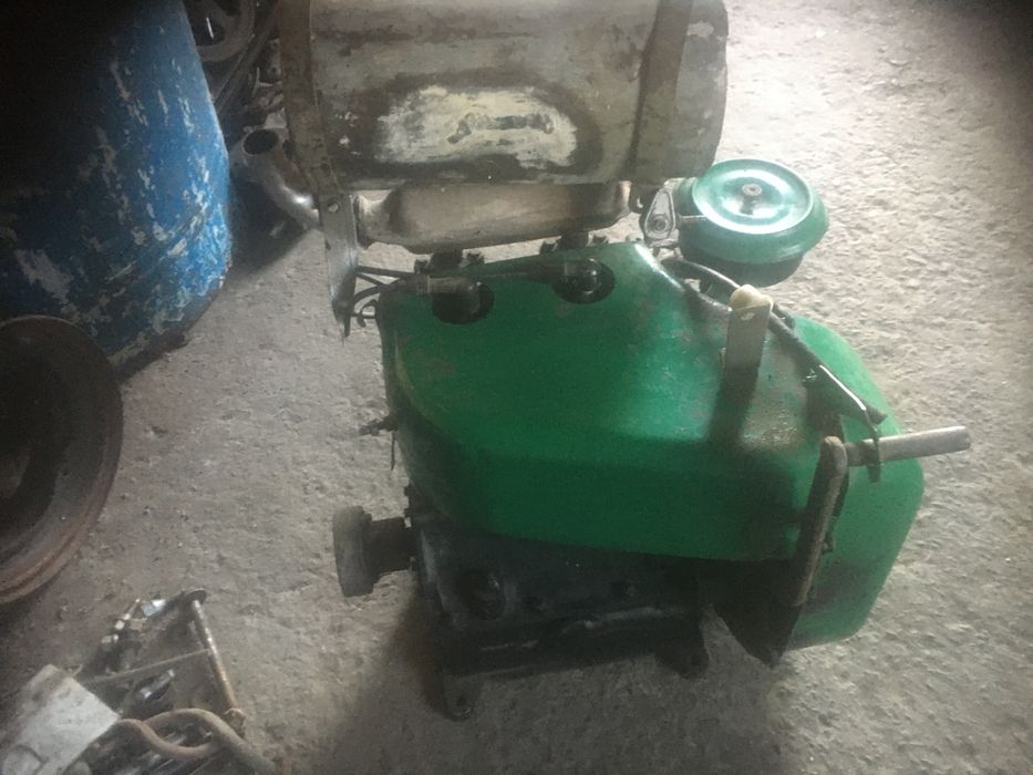 Продаю бензиновий двохціліндровий зід  в робочому стані