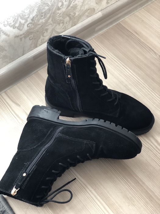 Чорні ботильйони з екозамші з утепленням