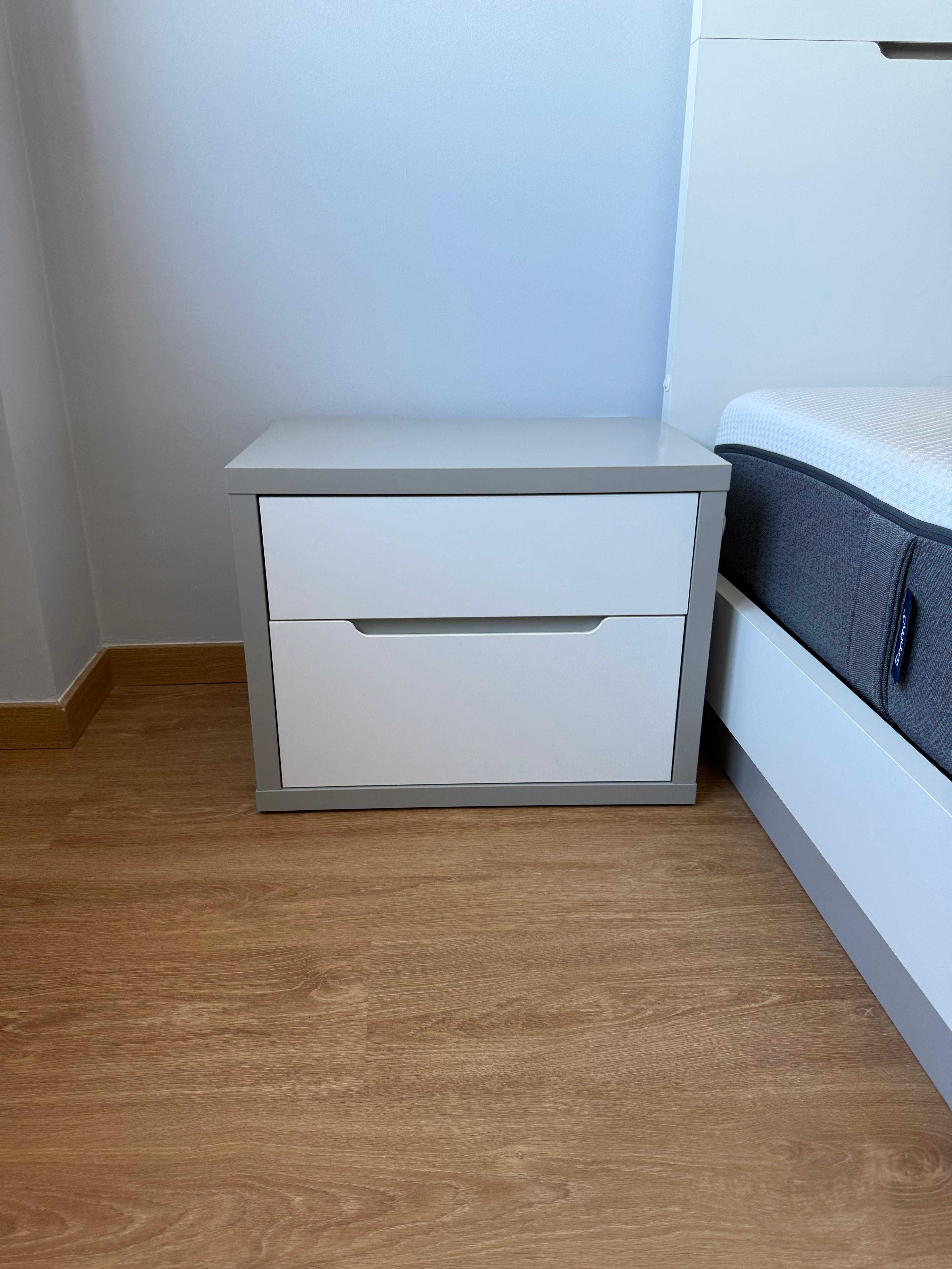 Cama de Casal com iluminação Led e Mesas de Cabeceira