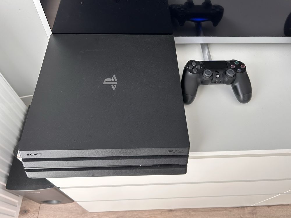 Konsola PS4 Pro 1TB + Pad DualShock4 V2