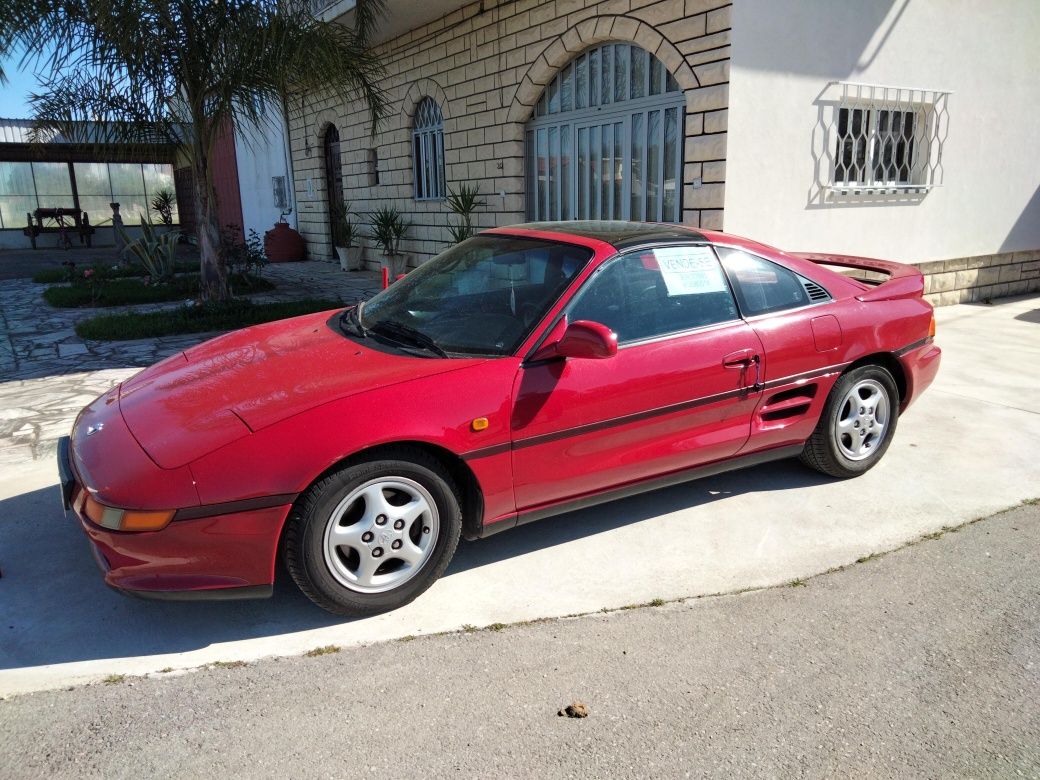 Toyota MR2 2000.