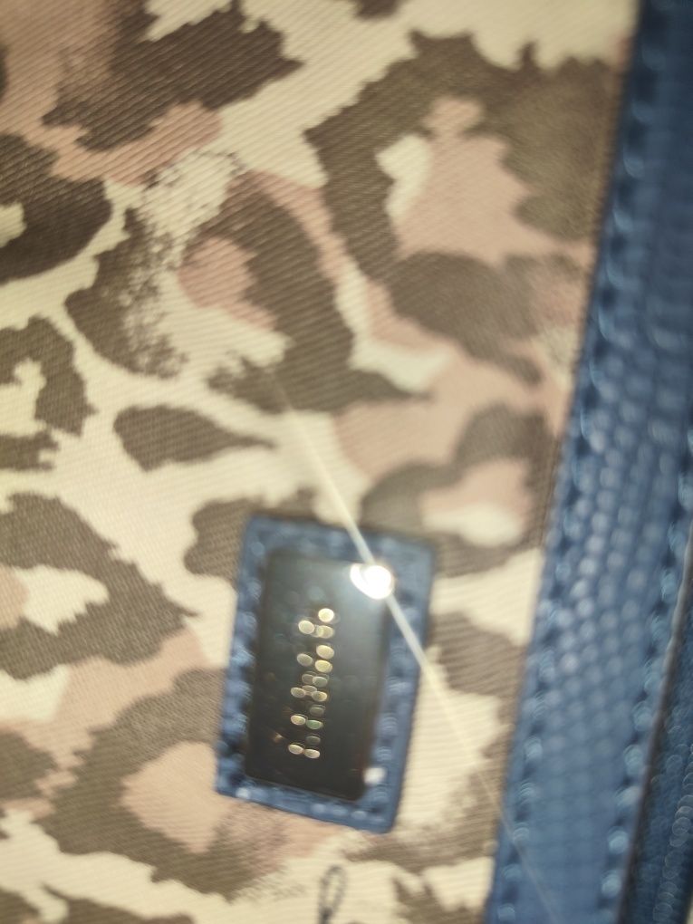 Mala marca Guess