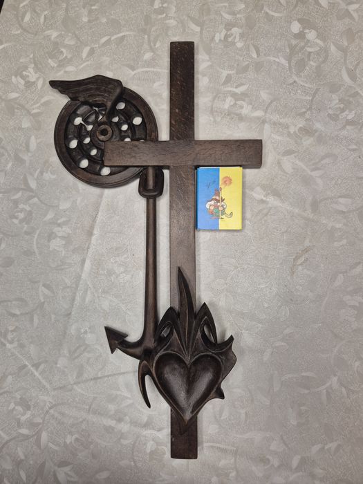 Дерев'яний декоративний хрест (ручна робота)