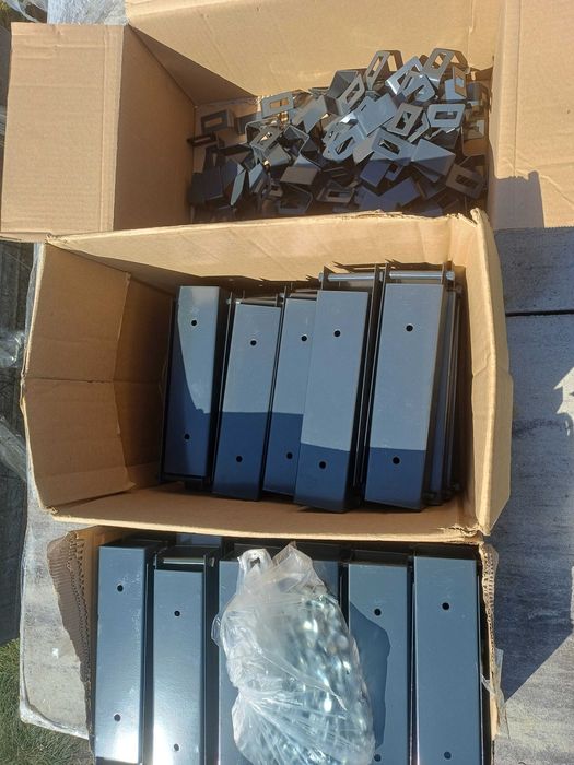 Łącznik/Ceownik do podmurówki 82 szt, 82 szt obejm + śruby .