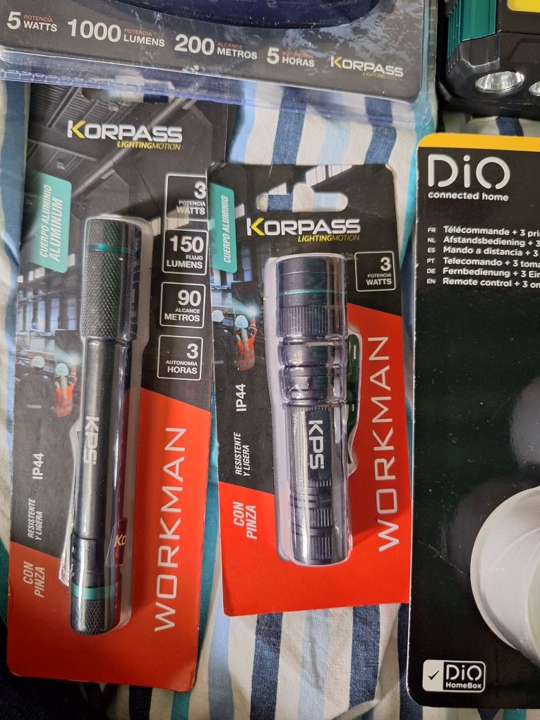 Vendo este material eléctrico novo 9 artigos por 15 euros mais portes