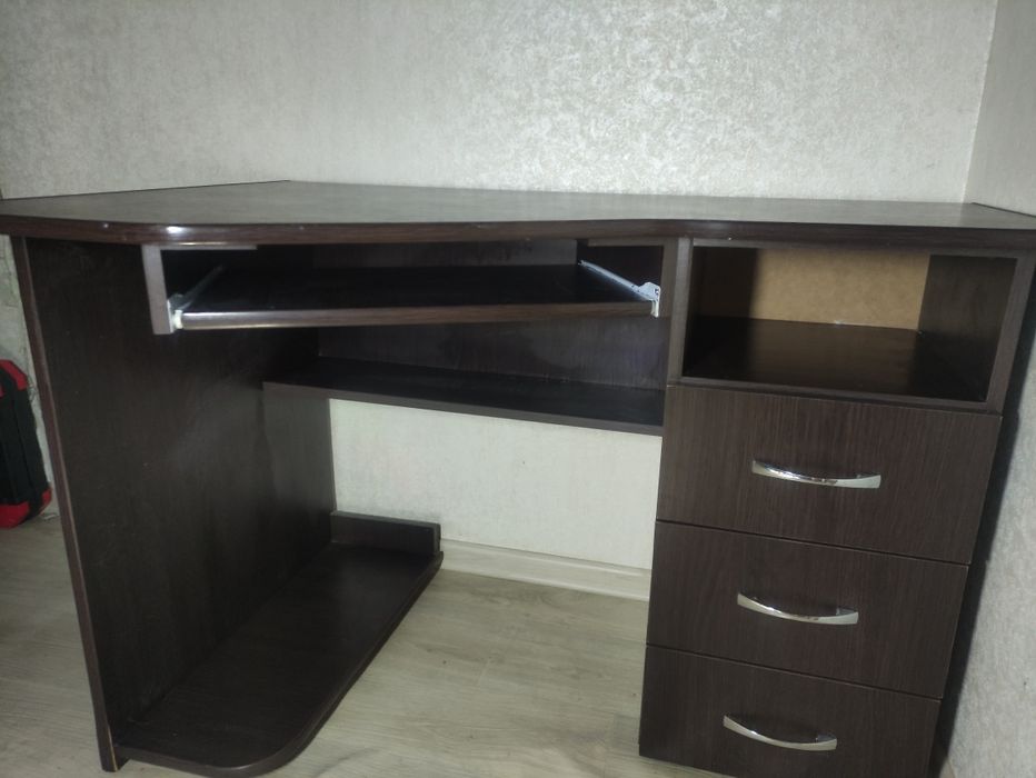 Стіл комп'ютерний б/у