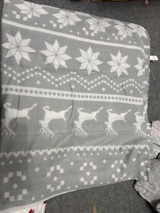 Cieniutki  miękki koc świąteczny nowy