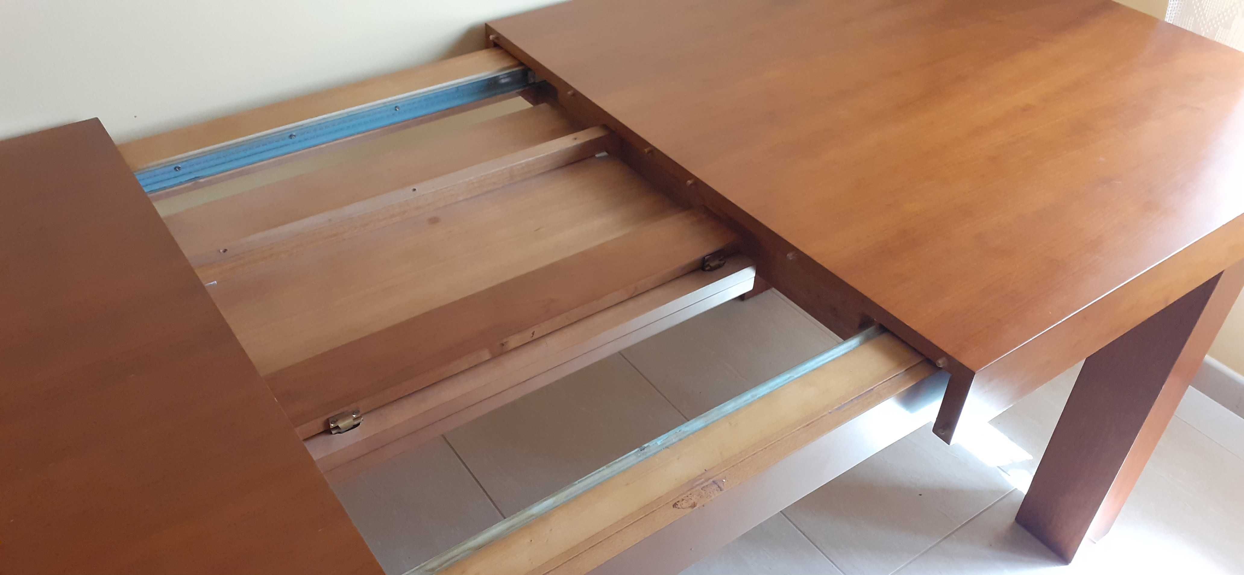 Mesa de sala (em madeira)