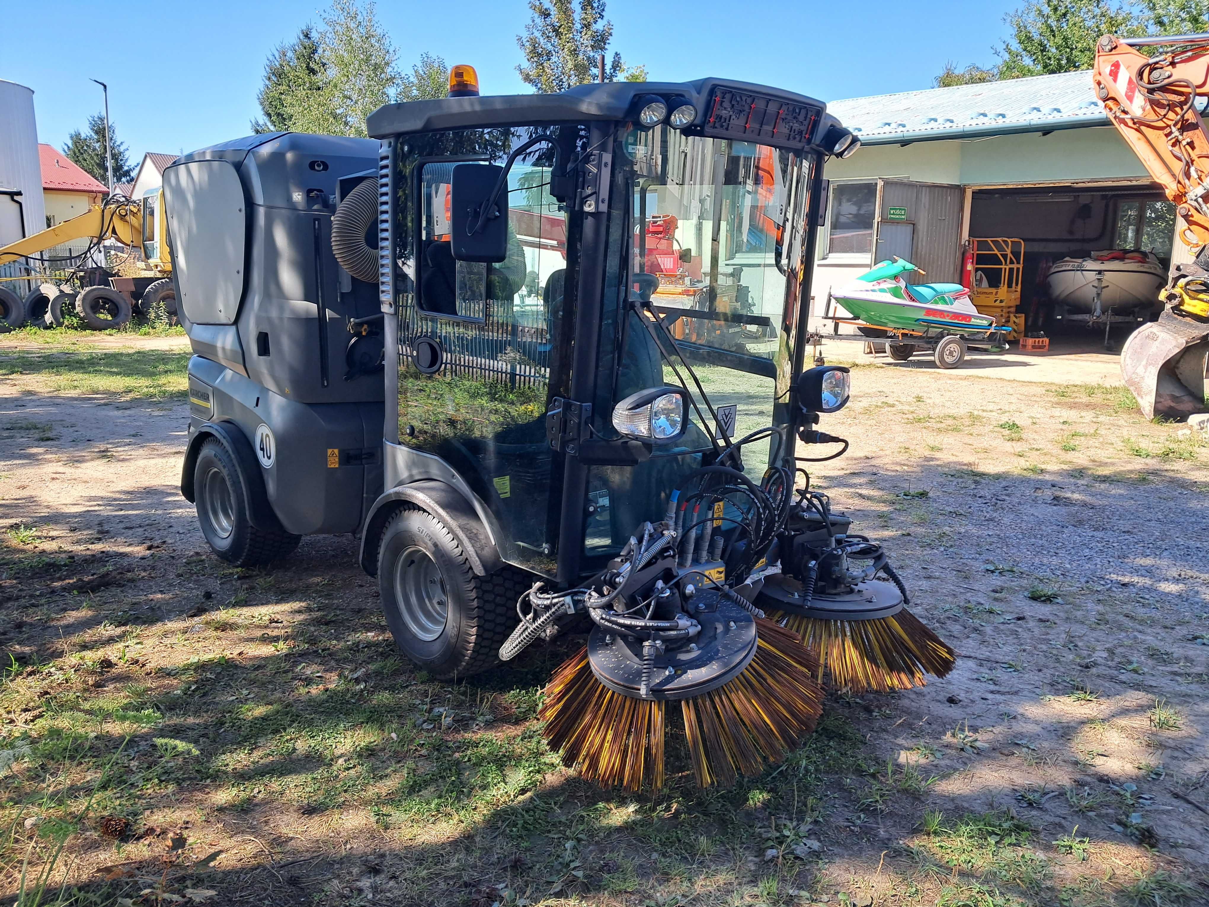 nośnik narzędzi Karcher MC 130 4x4 ,2018r, zamiatarka chodnikowa