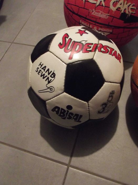 Trzy piłki 2 kosz 1 siatka uszkodzone