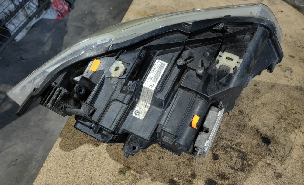 Farol esquerdo Lci bmw E90/E91 bi-xenon