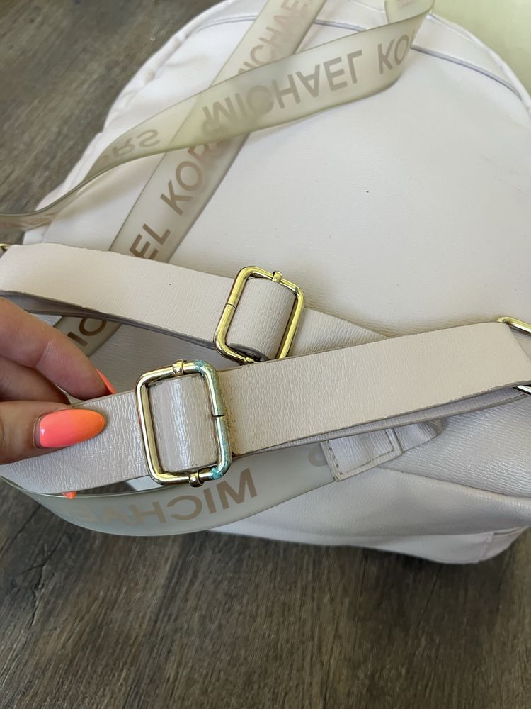 Michael Kors plecak plecaczek logowany z napisem na ramiączkach
