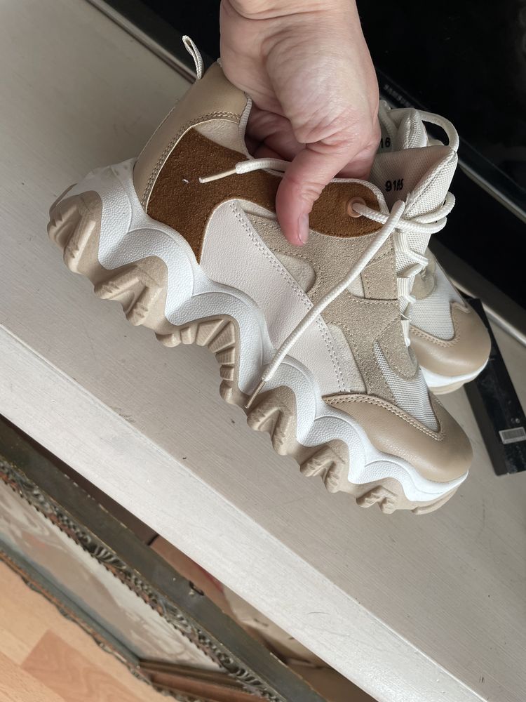 Sneakersy rozmiar 40  koturny nowe beżowe wysokie
