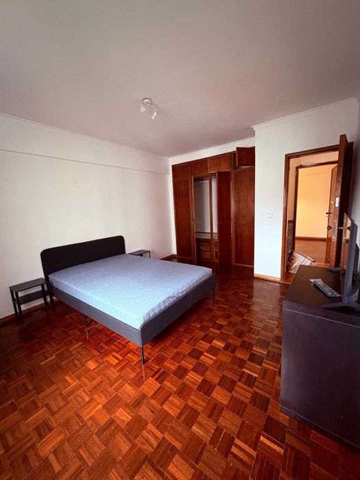 Quarto Casal para arrendar em Rio de Mouro