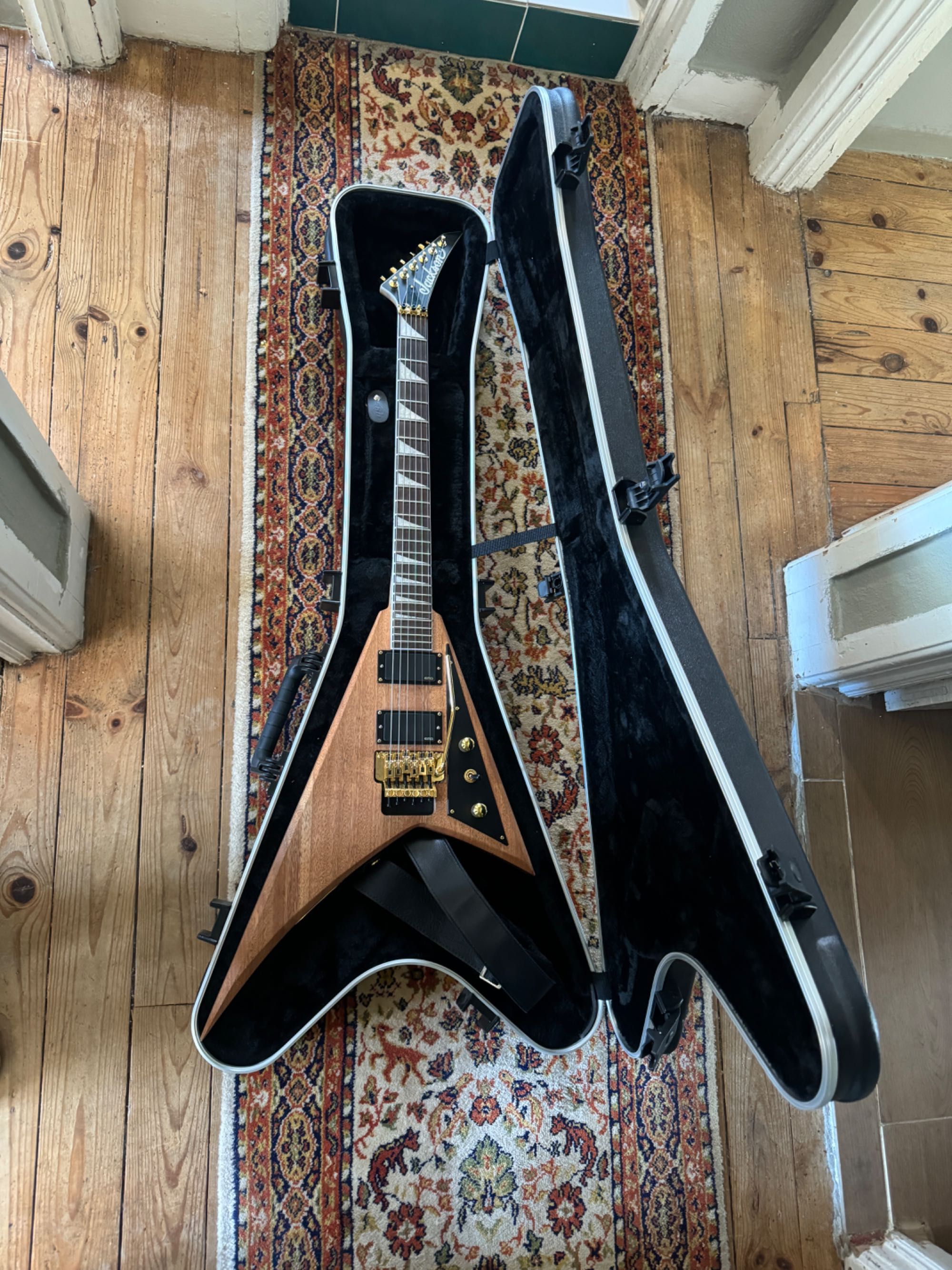 Jackson JS32 MAH Rhoads Natural + Case + EMG