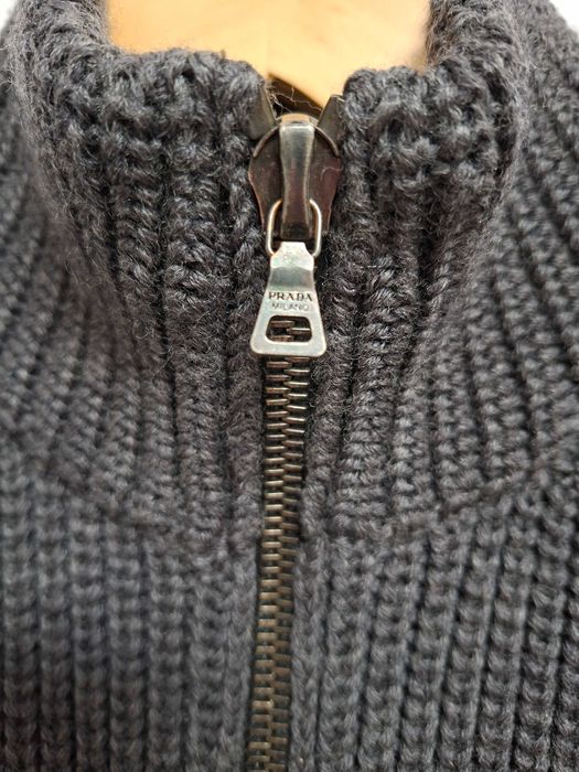 Жилет женский Prada, Италия. Шерсть.  S-М.