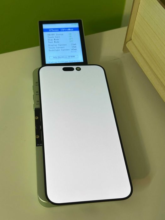 Oryginalny wyświetlacz Apple iPhone 15 Pro Max + górna taśma FVAT