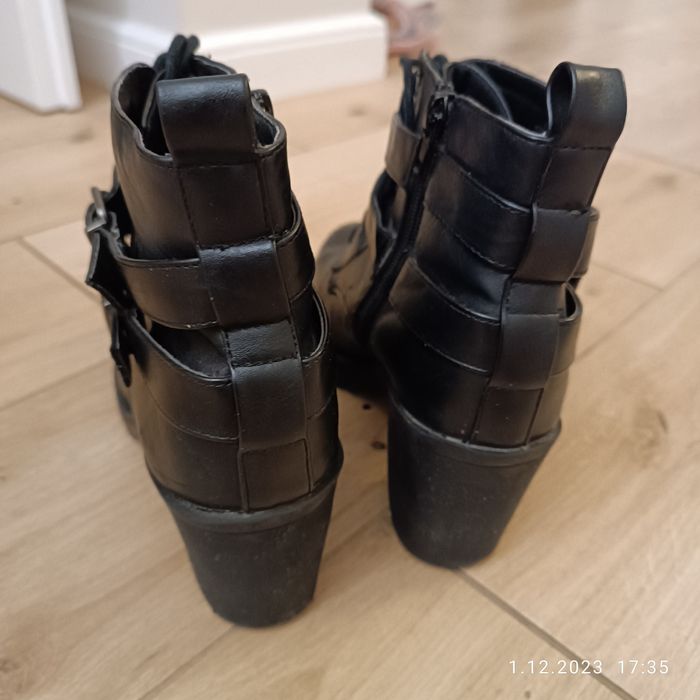 Botki na słupku house