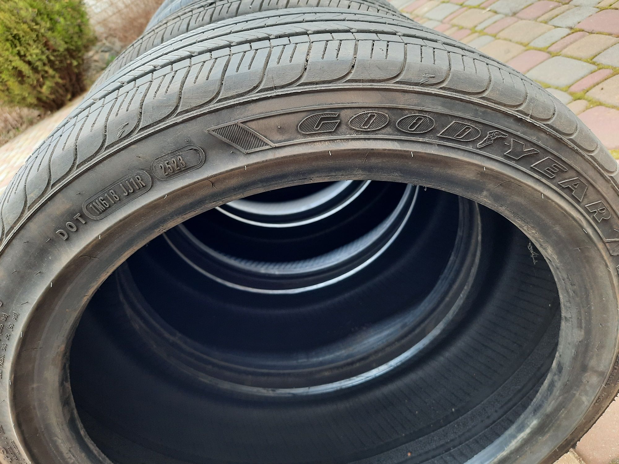 Комплект 235/40R19 Goodyear Hankook