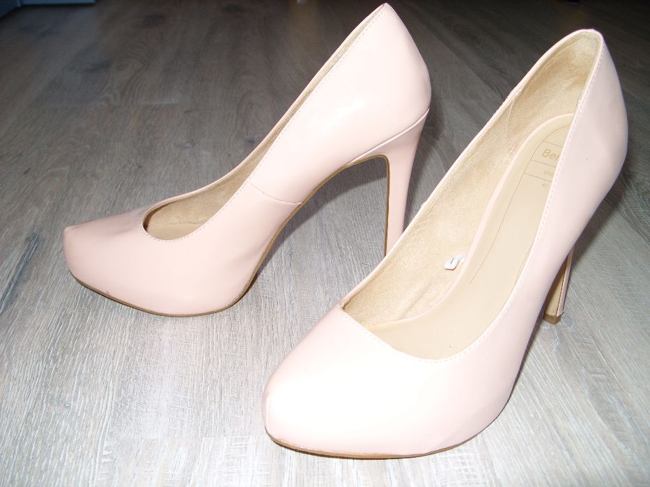 jak nowe cieliste szpilki Bershka 41 nude czółenka