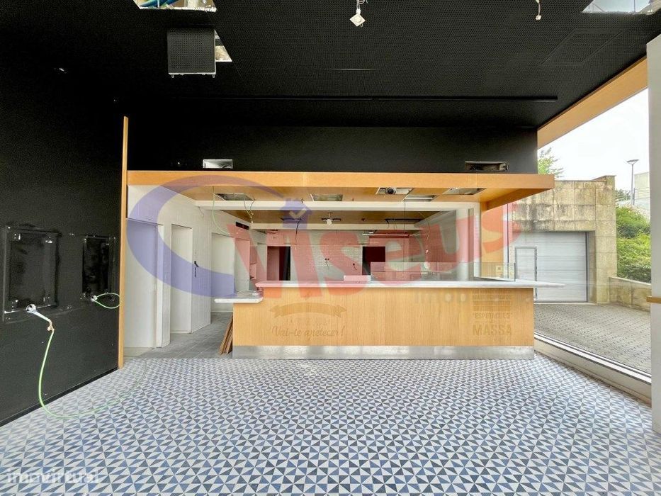 Loja de Rua Oliveira do Douro