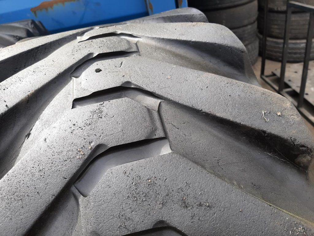2x Opona używana przemysłowa 16.9-24 ; 440/80-28 MICHELIN 450zł W4376