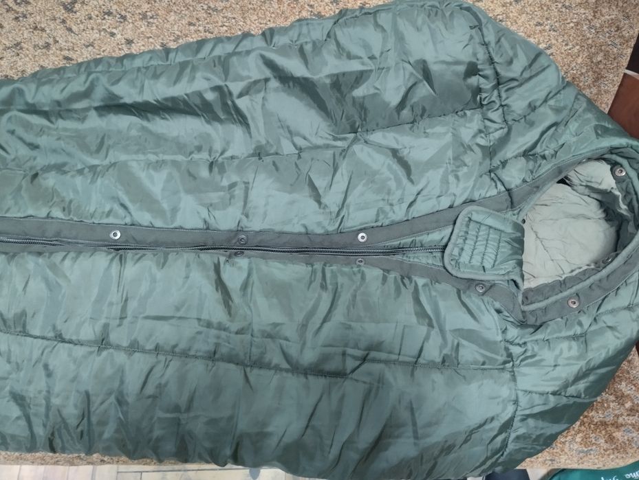 Зимовий спальний мішок на пуху