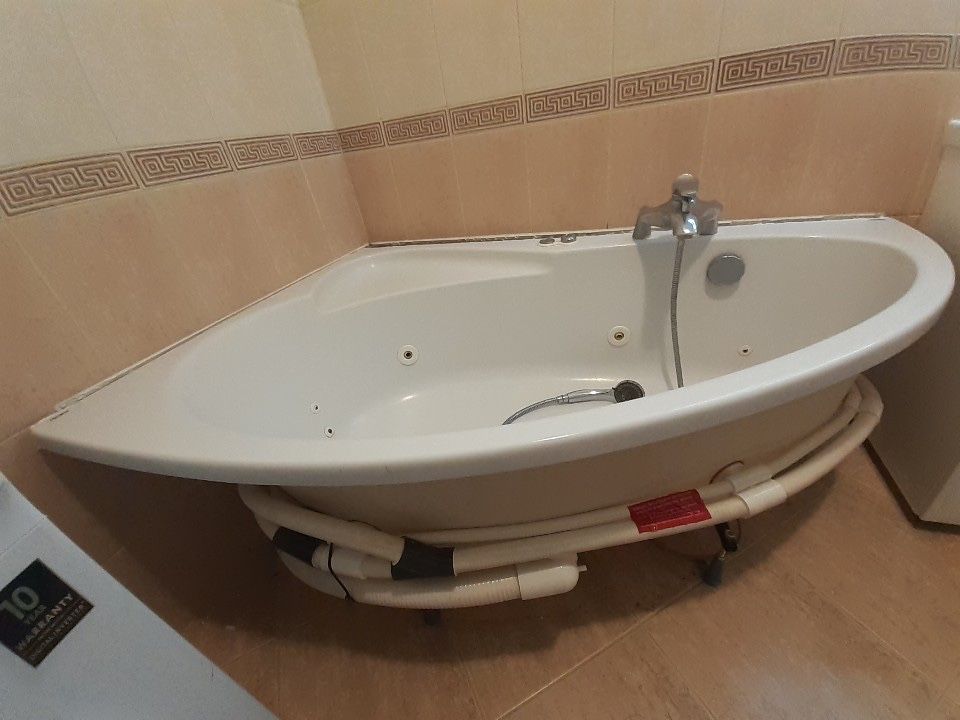 Wanna z hydromasażem sprawna, stan bardzo dobry