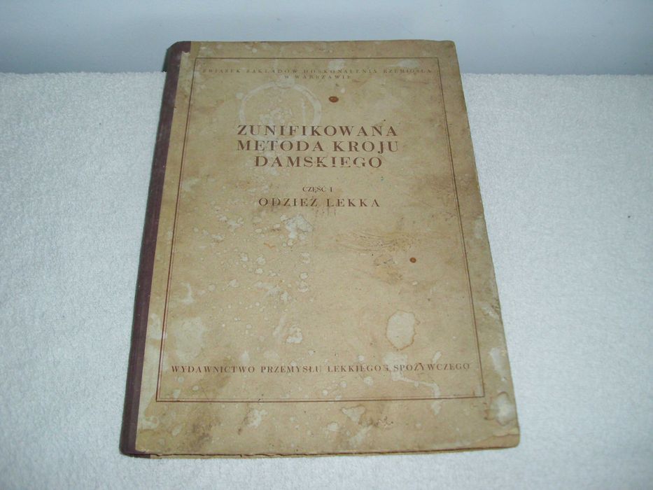 Książka z wykrojami  z 1960r. / kolekcje / antyki