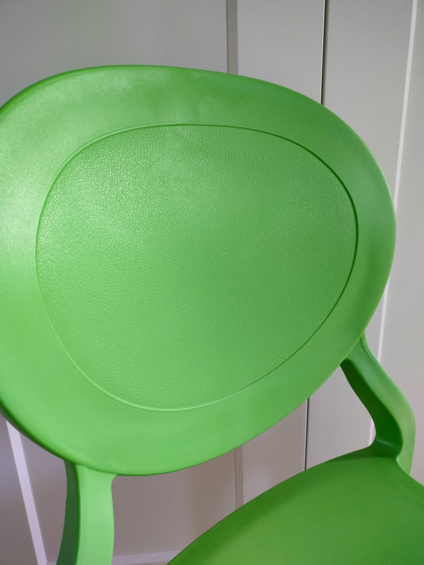 Krzesło zielone stylowe