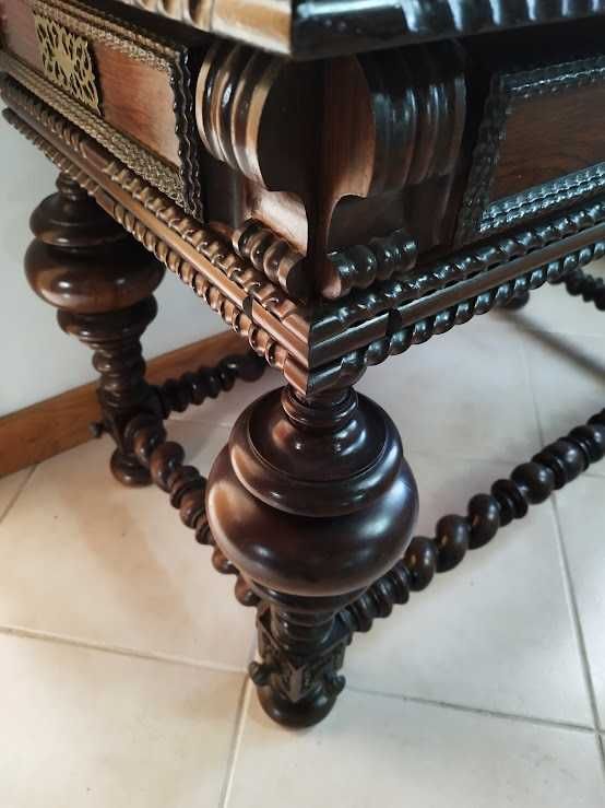 Secretária e cadeira