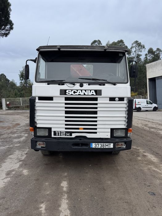 Camiao scania basculante e grua