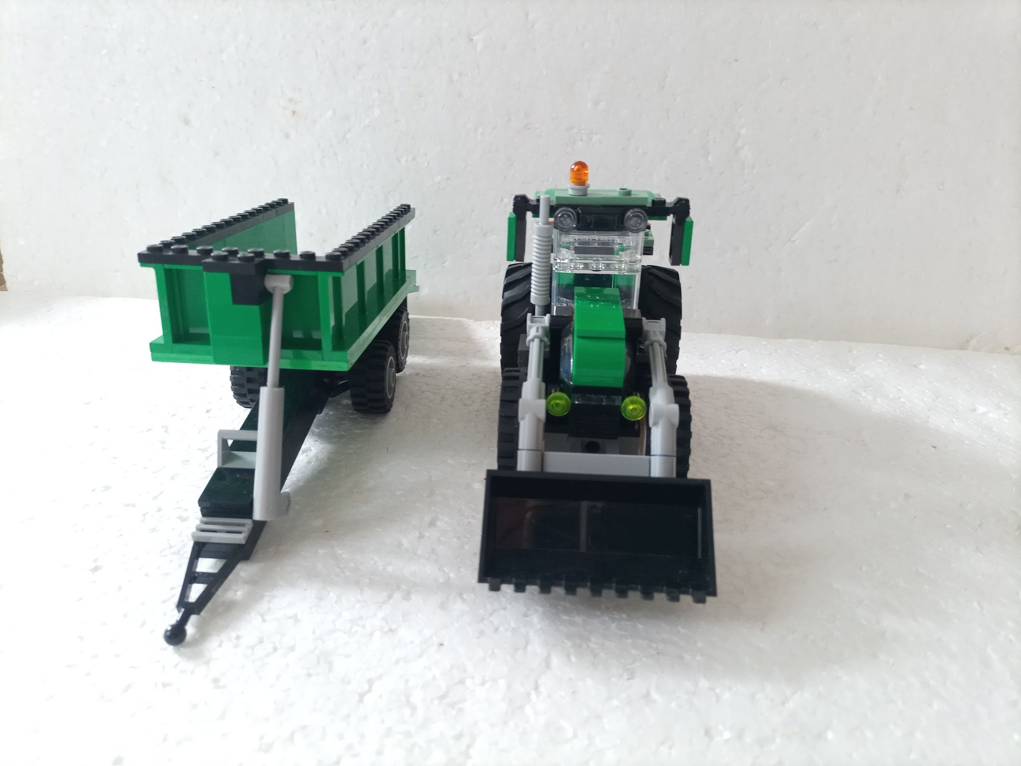 Klocki LEGO traktor przyczepa farma