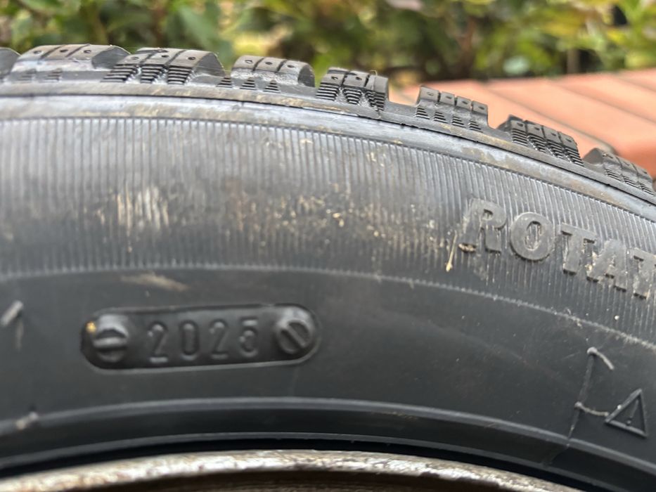 Opony zimowe NOWE Kormoran 205/55R16  z felgami 5x112